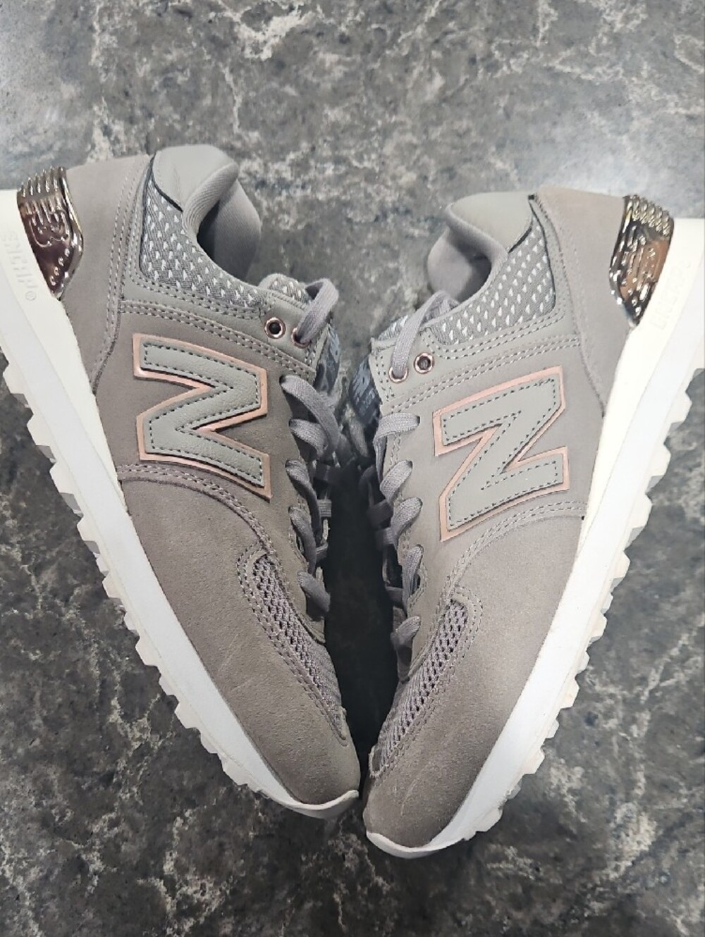New Balance 574 Womens Sneakers in Gray with Rose-Gold Accent Size 7 - Picture 4 of 8